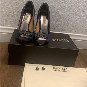 Badgley Mischka navy blue size 6